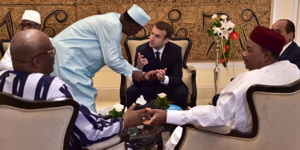 Selon notre chroniqueur, le président s’efforce d’impliquer les pays du Sahel dans la lutte anti-djihadiste, mais c’est bien la France qui demeure en première ligne.