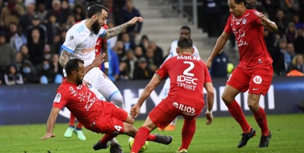L'OM n'a pas pu faire mieux qu'un match nul contre Montpellier (0-0), ce dimanche. Insuffisant pour lui permettre de conserver sa troisième place, dont hérite Lyon, à la différence de buts.