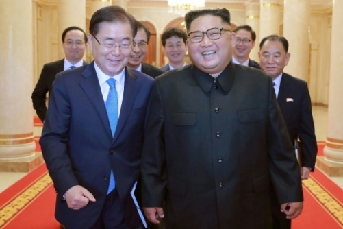 Séoul a annoncé jeudi que Moon Jae-in et Kim Jong-un tiendront bien un troisième sommet à la mi-septembre. Le leader nord-coréen affirme qu'il renouvelle son engagement en faveur de la dénucléarisation.