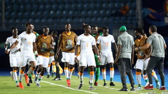 Il ne faut pas enterrer les Eléphants ! Longtemps dominée, la Côte d’Ivoire a renversé le Mali (1-0) grâce à Wilfried Zaha, lundi en 8es de la CAN à Suez, pour s’offrir un choc contre l’Algérie en quarts.