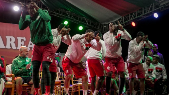 Les Barea de Madagascar n’ont pas gagné la Coupe Afrique des nations, mais les joueurs de l’équipe ont été reçus en héros à leur retour à Antananarivo samedi 13 juillet, où des dizaines de milliers de supporters les ont accueillis comme des champions, après leur première participation à la CAN.