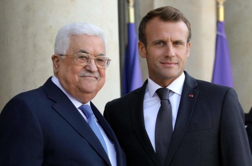 Lâché par Donald Trump, le président de l’Autorité Palestinienne se cherche un allié de poids en Europe.