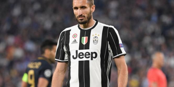 Le défenseur de la Juventus Turin Giorgio Chiellini accuse Pep Guardiola d'être à l'origine de la perte d'identité des défenseurs italiens.