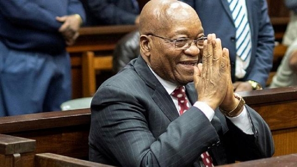 L’ex-président sud-africain Jacob Zuma comparaît lundi devant une commission d’enquête pour y répondre à des témoignages accablants qui l’accusent d’avoir généralisé la corruption à la tête du pays.