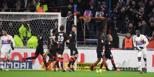 L'OL a perdu dimanche contre Rennes (0-2) pour la troisième fois de suite en Ligue 1, après les défaites contre Bordeaux (1-3) et Monaco (2-3). Les Lyonnais ont désormais cinq points de retard sur l'AS Monaco, deuxième.