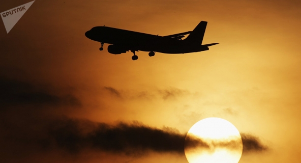 Un passager d’un avion de ligne en provenance de l’île chinoise de Hainan a décidé d’«aérer» l’appareil, trouvant qu’il faisait «trop chaud» à l’intérieur, signale South China Morning Post.