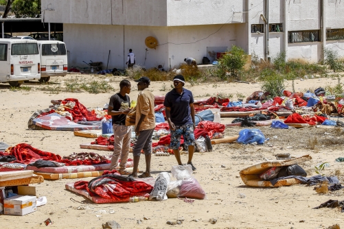 L'OMS a annoncé ce vendredi que le bilan de la frappe contre un centre de migrants en Libye s'est alourdi à 53 morts et 130 blessés.