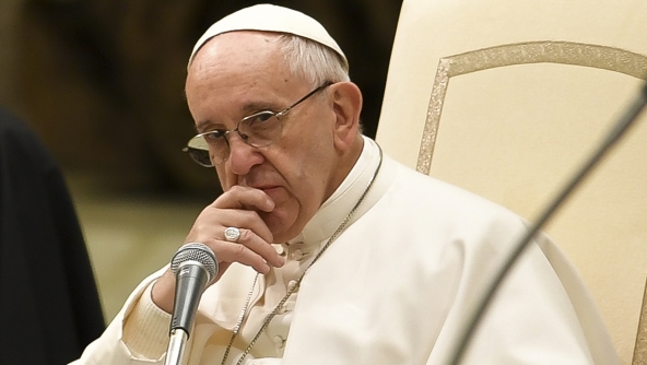 Trois jours après leur rencontre avec le pape François au Vatican dans un contexte de scandale de pédophilie, les 34 évêques chiliens ont remis leur démission.