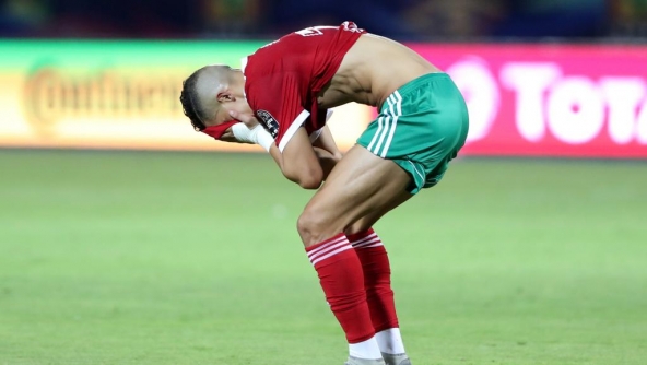 L’équipe du Maroc a été surprise (4 tirs au but à 1, 1-1 après prolongations) par celle du Bénin en huitièmes de finale de la CAN 2019, ce 5 juillet au Caire. Une élimination prématurée que des Marocains, choqués et amers, peinent à expliquer, pour le moment.