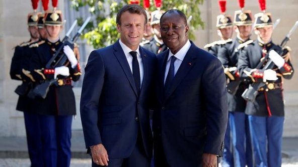 Les pays d’Afrique de l’Ouest qui respectent les critères de convergence devront se prononcer ensemble pour savoir s’ils adoptent dès 2020 l’eco comme monnaie commune, a déclaré mardi le président ivoirien Alassane Ouattara, à l’issue d’un entretien avec Emmanuel Macron.