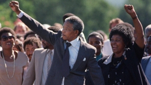 Winnie et Nelson Mandela: leur amour, «une grande victime de l'apartheid»