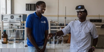 A Dakar, de jeunes savants veulent transformer les smartphones en laboratoires